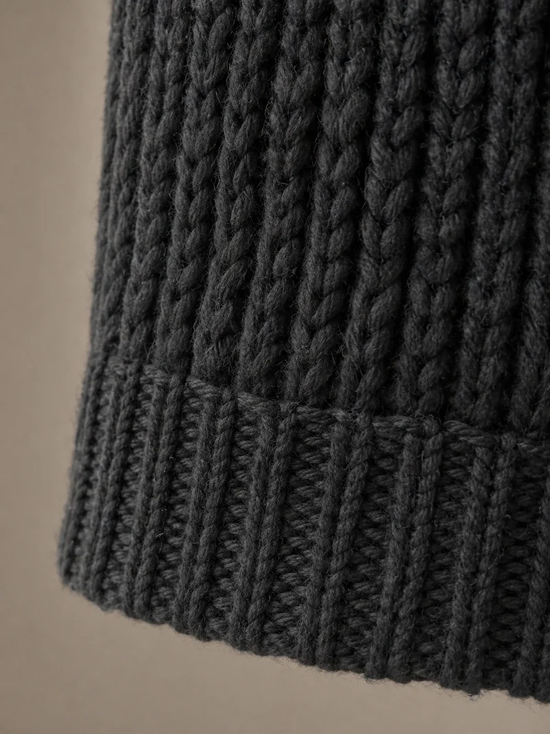 Chunky knit dress stitch texture and ribbed hem detail — manufacturer China