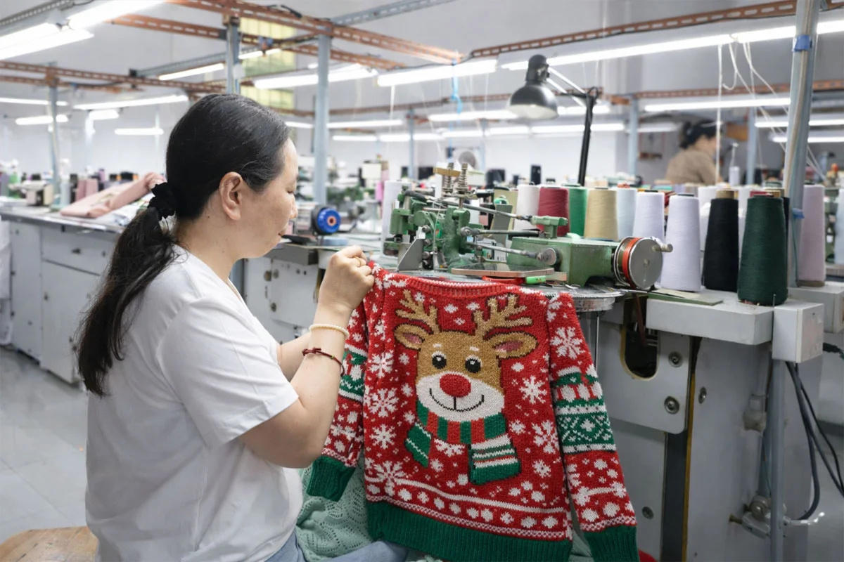 Intarsia knitwear linking operator — Dalang skilled worker