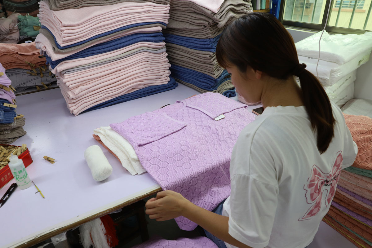 Final feel and finishing review during knitwear sample assessment